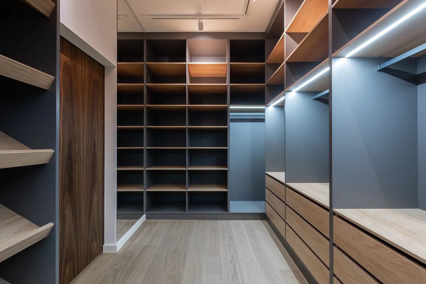 Wardrobes & dressing rooms design